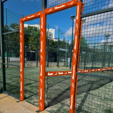 Protector de puerta con 2 huecos de pista de pádel