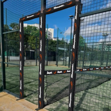Protector de puerta con 2 huecos de pista de pádel