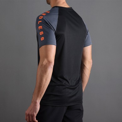 camiseta Endless Feisty Iconic negro naranja