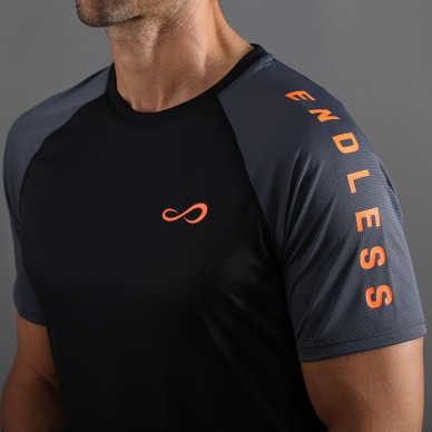 camiseta Endless Feisty Iconic negro naranja