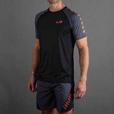 camiseta Endless Feisty Iconic negro naranja