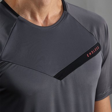 Camiseta Endless Tracer gris titanio