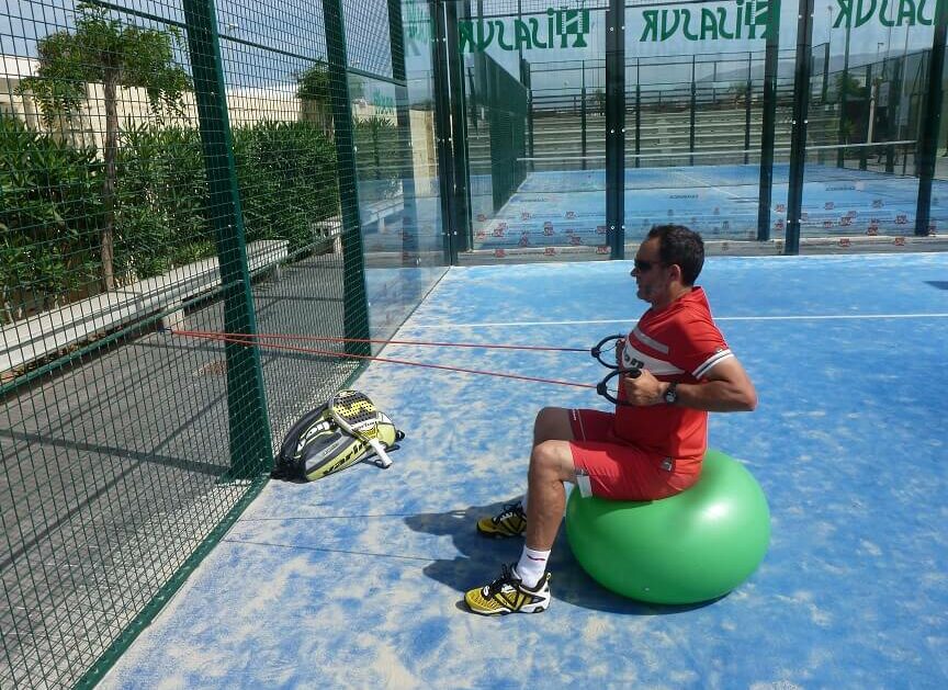 50 ejercicios para el entrenamiento con bandas elásticas en pádel