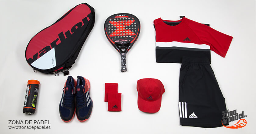 Look de Adidas para pádel donde predomina el rojo y el negro