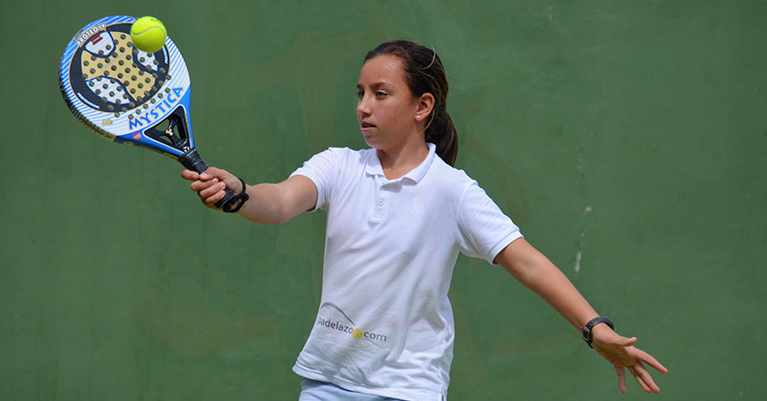 Bea González a los 13 años en el Miraflores Sport Club en Málaga